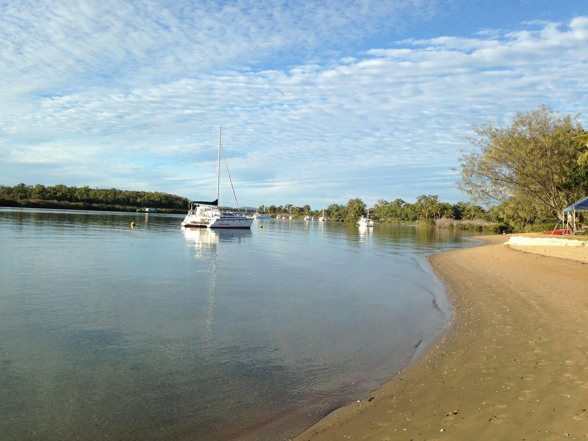Boyne Island Motel And Villas Bagian luar foto