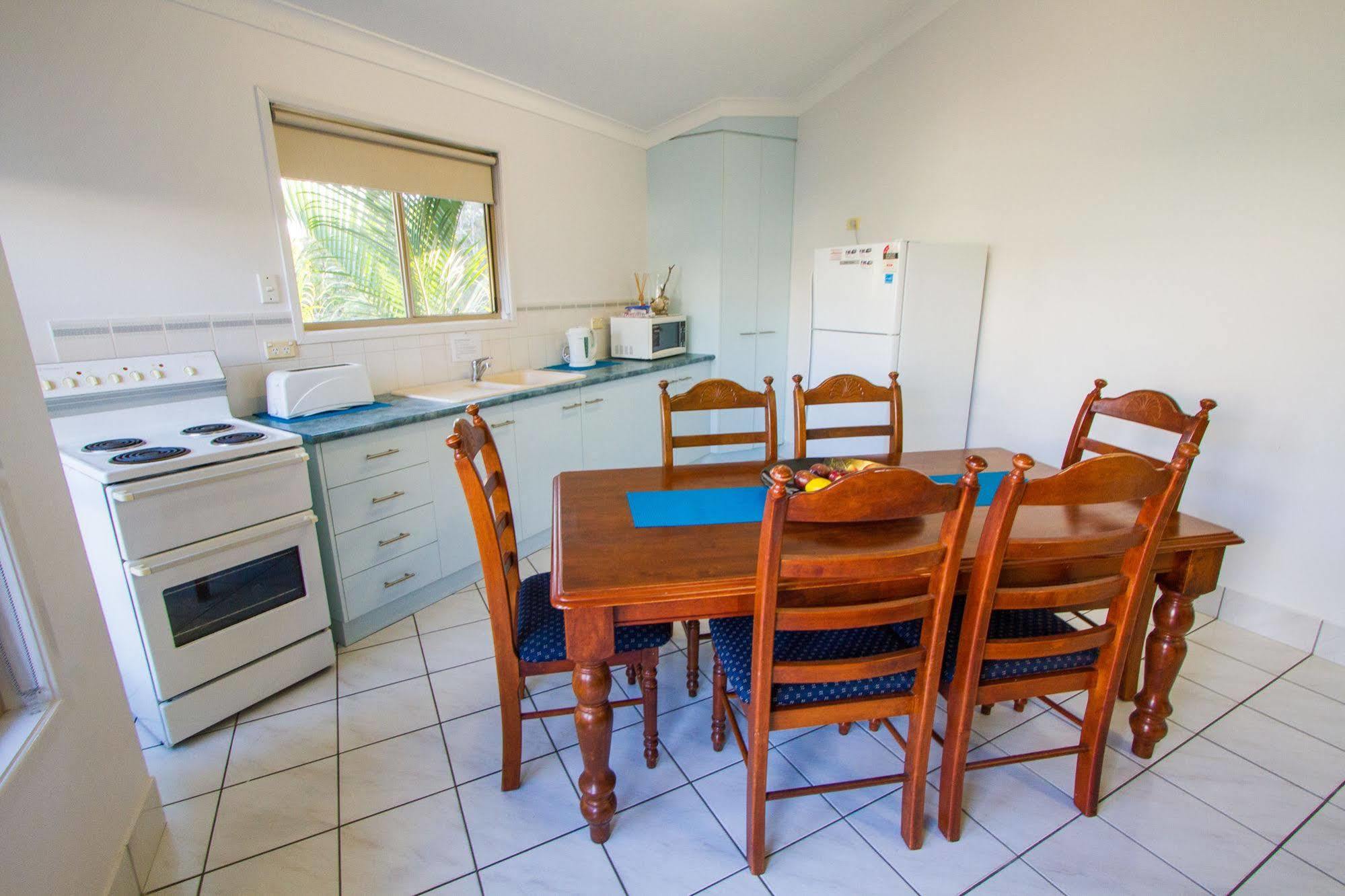 Boyne Island Motel And Villas Bagian luar foto